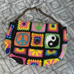 Large Kensington Crochet Shoulder Bag
KURT GEIGER LONDON